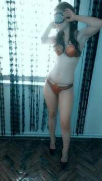 Meram Escort: Sarışın Dans Eden Güzelliğin İhtişamını Keşfedin